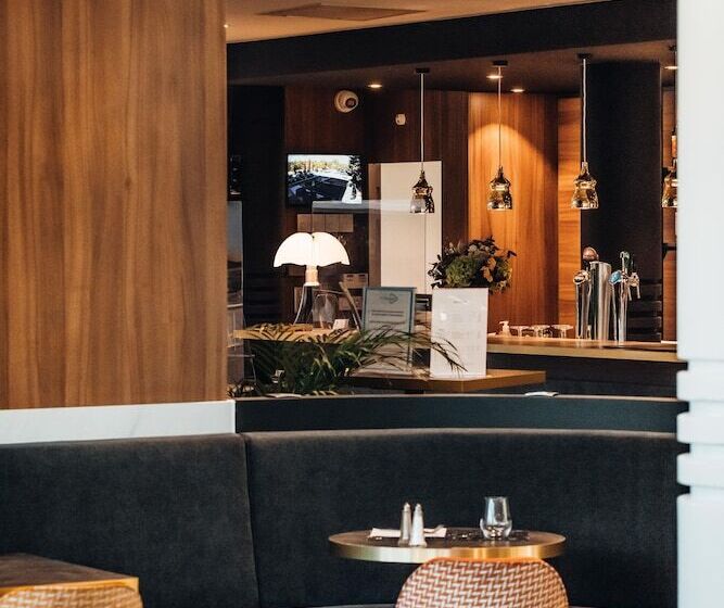 Отель Mercure Aix En Provence La Duranne Gare Tgv