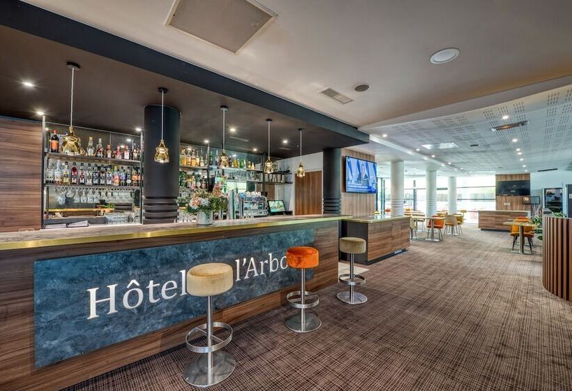 Отель Mercure Aix En Provence La Duranne Gare Tgv