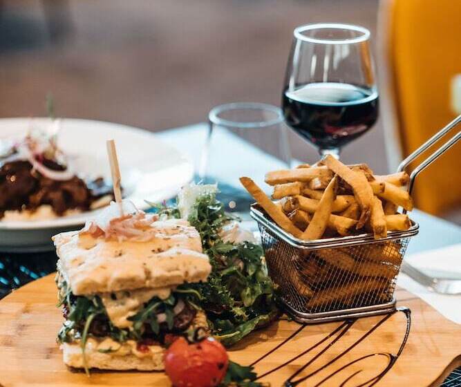 Отель Mercure Aix En Provence La Duranne Gare Tgv