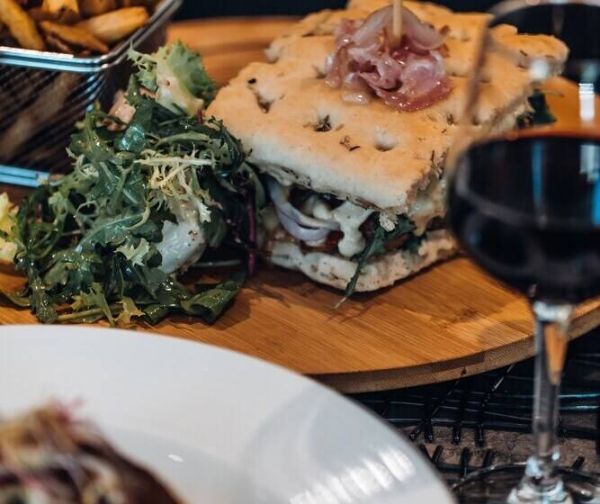 Отель Mercure Aix En Provence La Duranne Gare Tgv