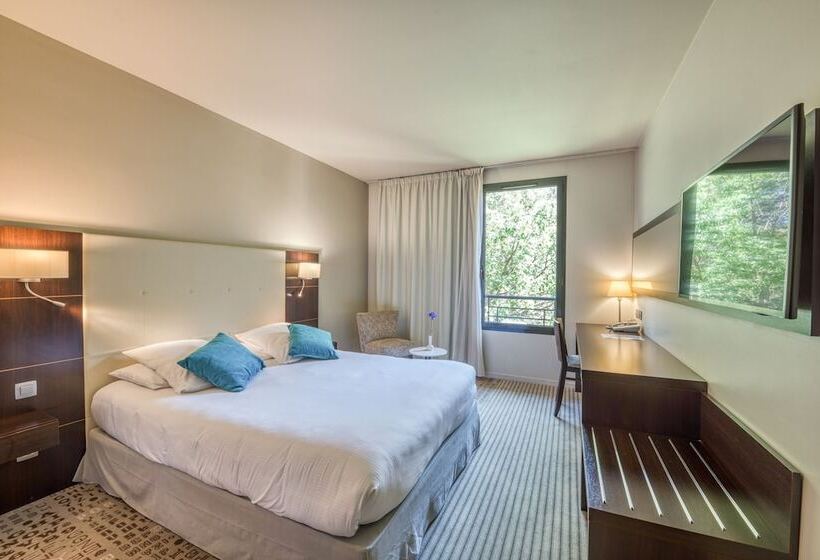 Отель Mercure Aix En Provence La Duranne Gare Tgv