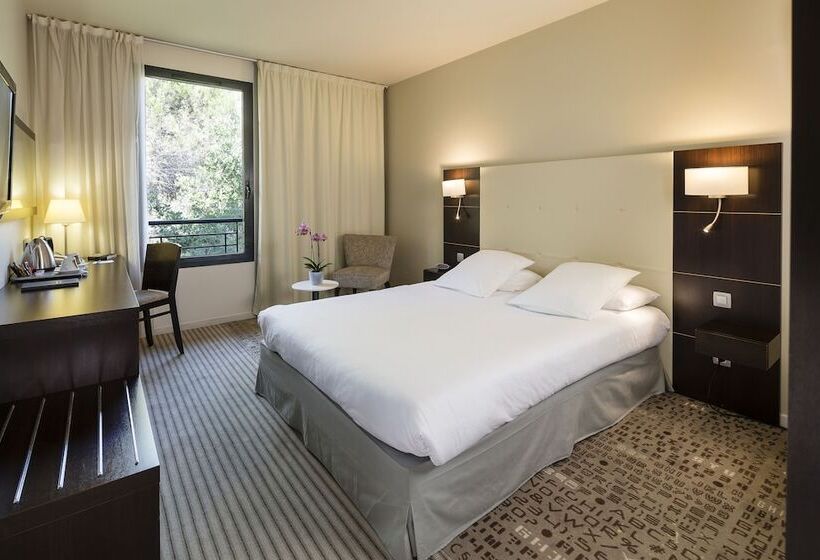 Отель Mercure Aix En Provence La Duranne Gare Tgv