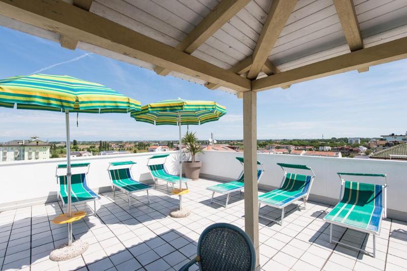 Отель Christian