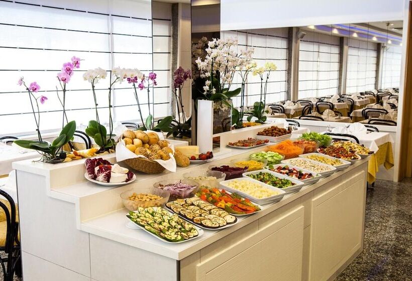 Отель Christian