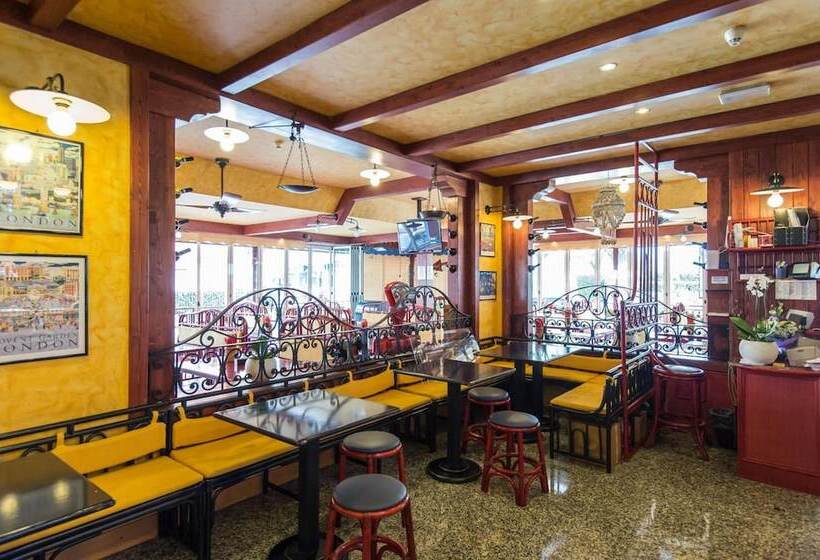 Отель Christian