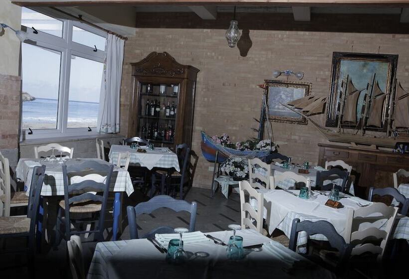 هتل Delfino Beach