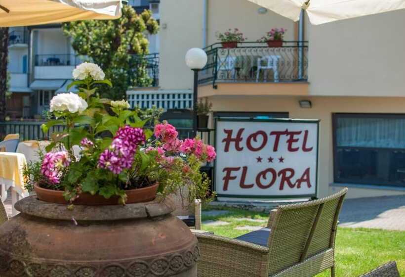 호텔 Flora