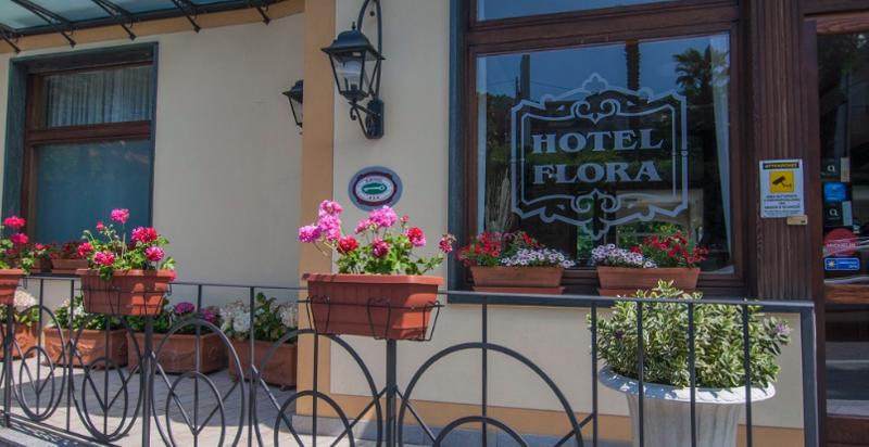 호텔 Flora