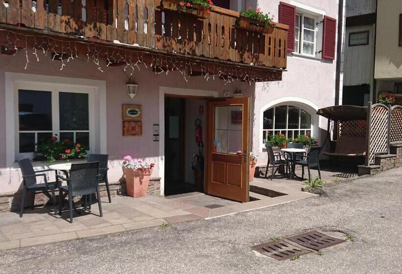 Отель Nès Crépes