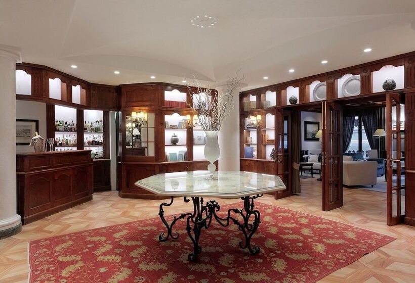 Отель Grand Hôtel Des Alpes