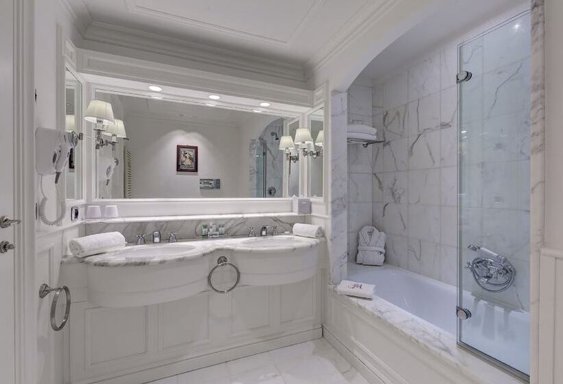 Отель Grand Hôtel Des Alpes