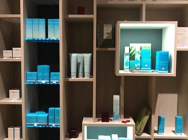 هتل Grand Hôtel De Courtoisville