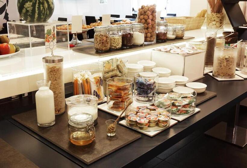 בית מלון כפרי Holiday Inn Milan Nord Zara, An Ihg