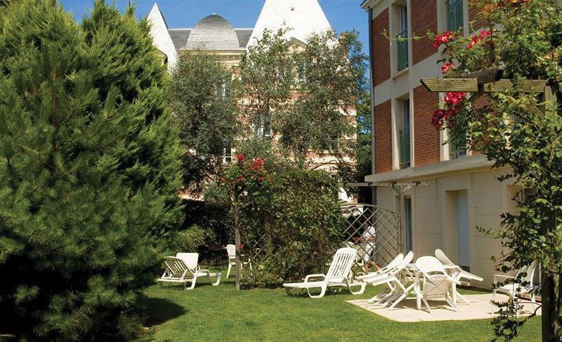 Отель Hôtels & Résidences La Closerie Cote Casino