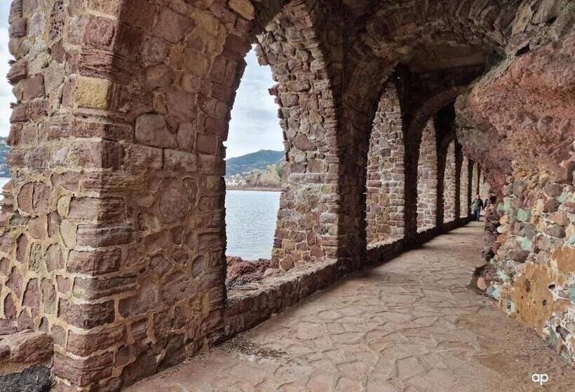 호텔 Hôtel De La Corniche D'or