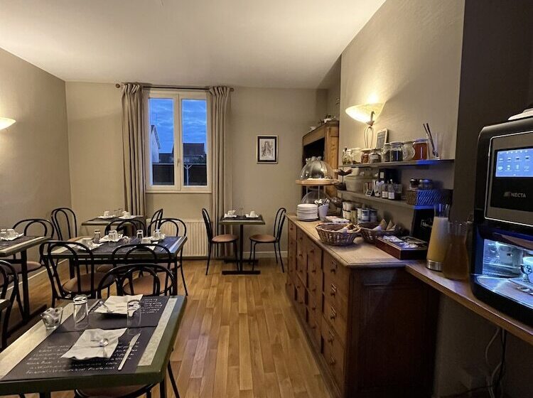 Отель Hôtel De Troyes