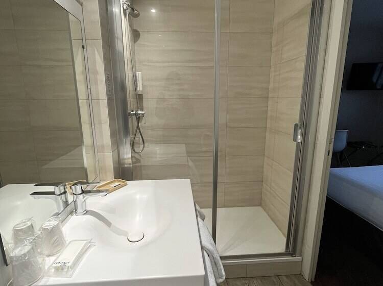 Отель Hôtel De Troyes