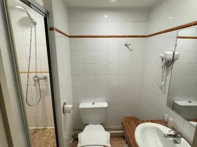 Отель Hôtel De Troyes