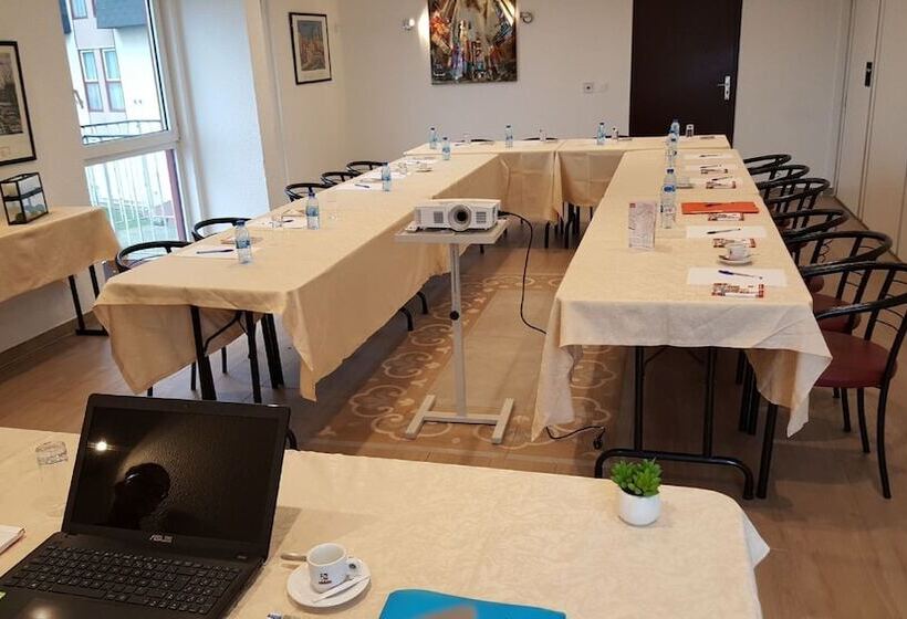 Отель Hôtel Eclipse