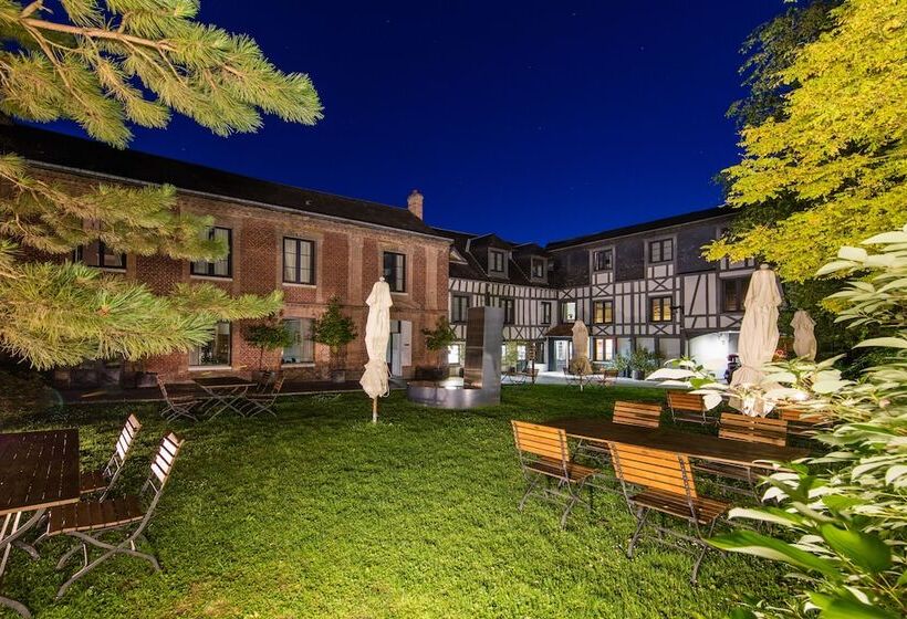 Отель Hôtel La Licorne & Spa