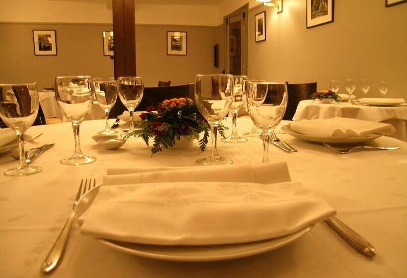 Отель Hôtel La Licorne & Spa