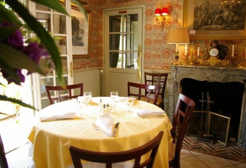 Отель Hôtel La Licorne & Spa