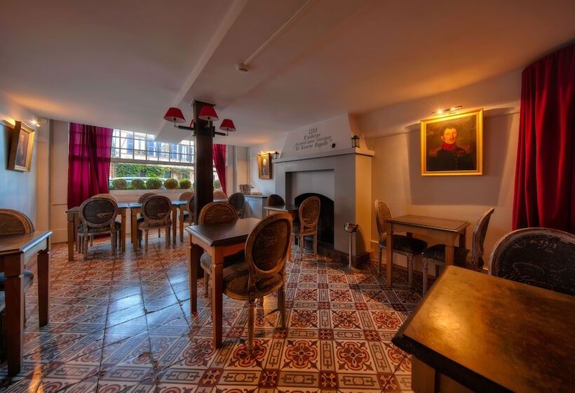 Отель Hôtel La Licorne & Spa