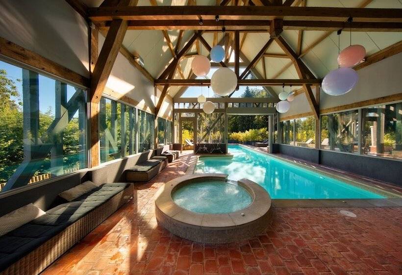 Отель Hôtel La Licorne & Spa