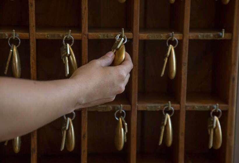 هتل Hôtel Les Costans, The Originals Relais