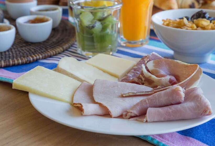 هتل Hôtel Les Costans, The Originals Relais