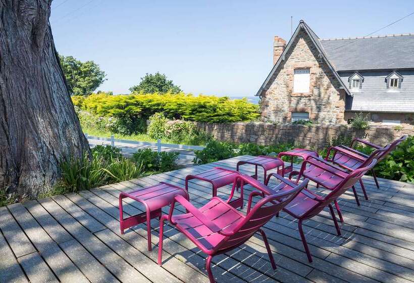 هتل Hôtel Les Costans, The Originals Relais