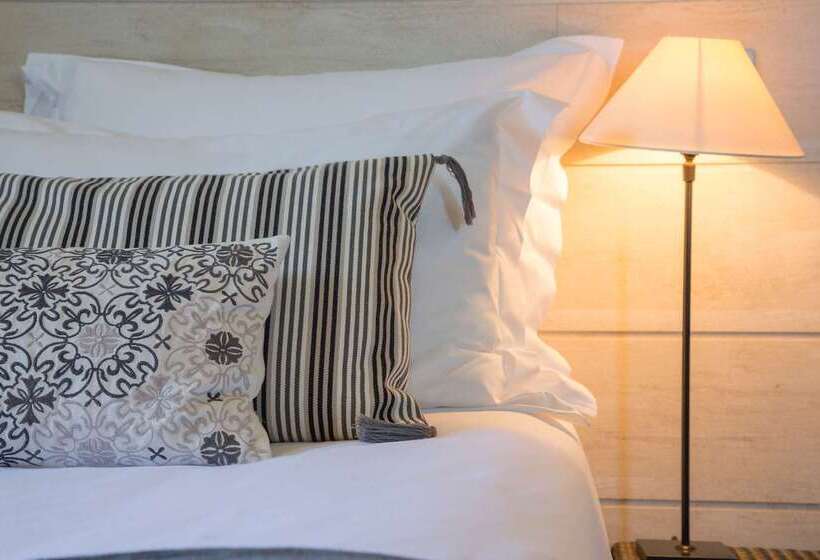 هتل Hôtel Les Costans, The Originals Relais