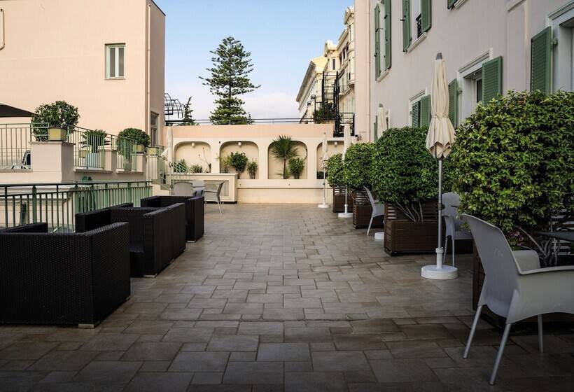 ホテル Hôtel Vendôme Menton