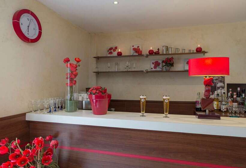 ホテル Hôtel Restaurant Les Coquelicots, The Originals Relais