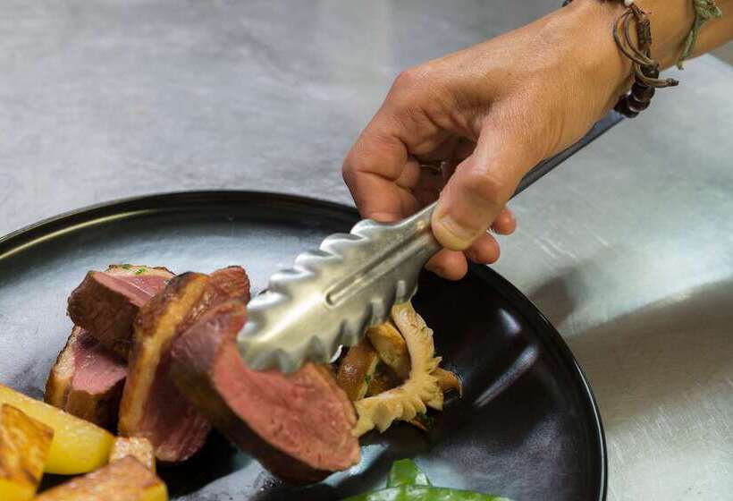 ホテル Hôtel Restaurant Les Coquelicots, The Originals Relais