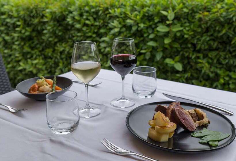 ホテル Hôtel Restaurant Les Coquelicots, The Originals Relais