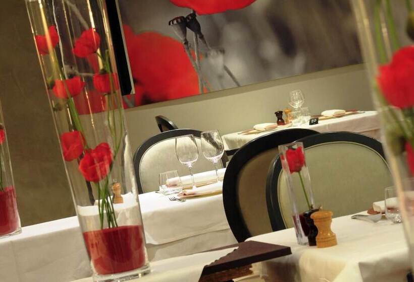 ホテル Hôtel Restaurant Les Coquelicots, The Originals Relais
