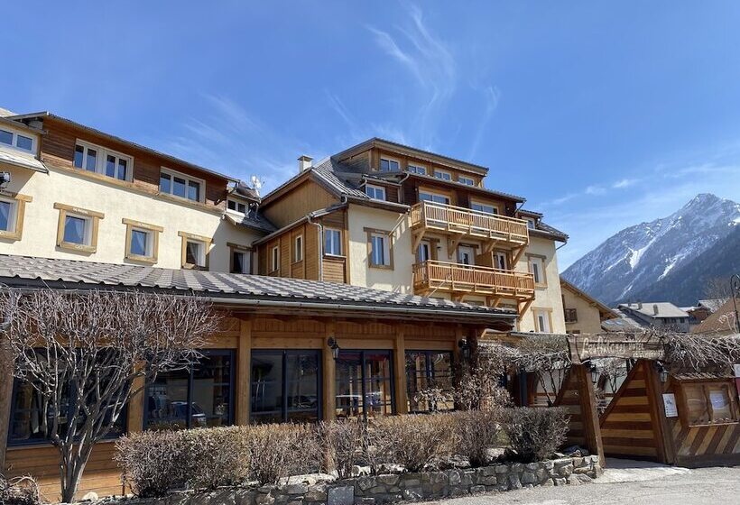 호텔 Hôtel Restaurant & Spa Les Autanes