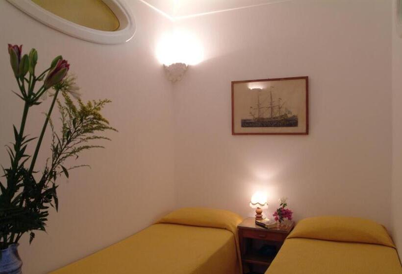 酒店 La Caravella Di Positano   Relais & Beach
