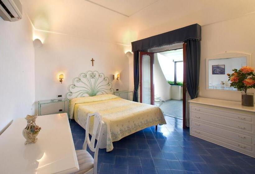 هتل La Caravella Di Positano   Relais & Beach