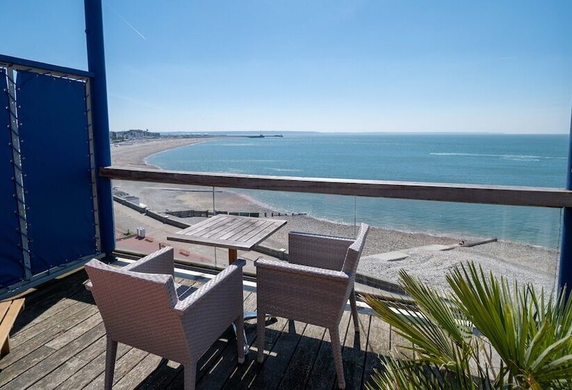 Logis Hotel   La Petite Rade