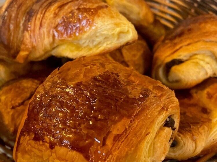 Logis Hotel   La Petite Rade