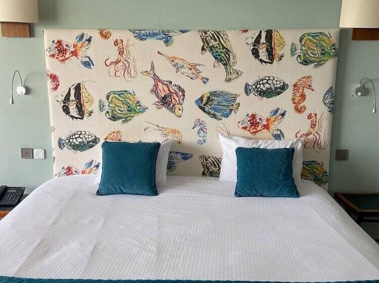 Logis Hotel   La Petite Rade