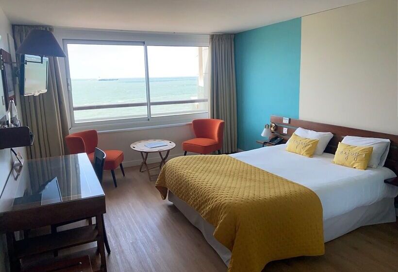 Logis Hotel   La Petite Rade