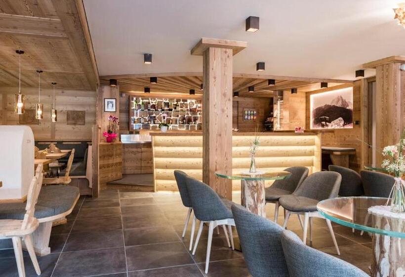 Отель La Pineta