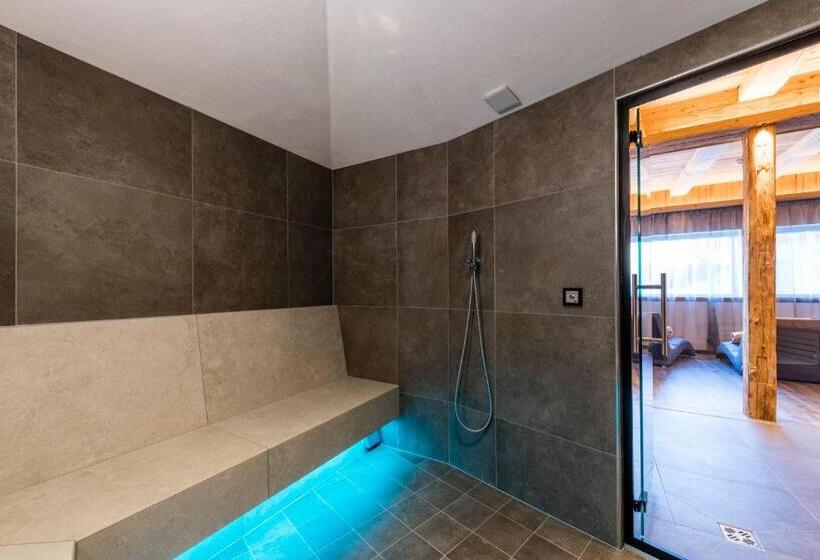 Отель La Pineta