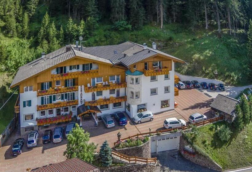 Отель La Pineta