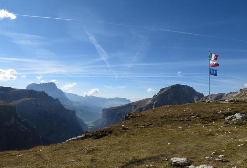 Отель La Pineta