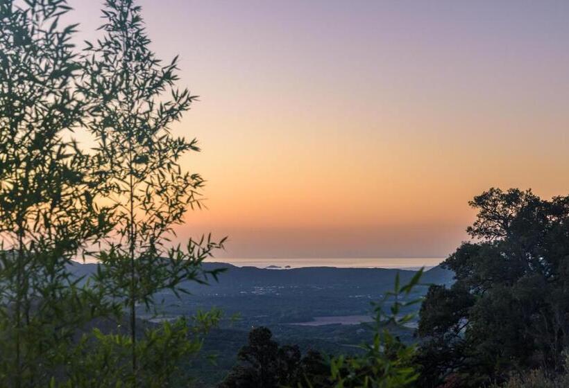 Отель Les Jardins De Mathieu