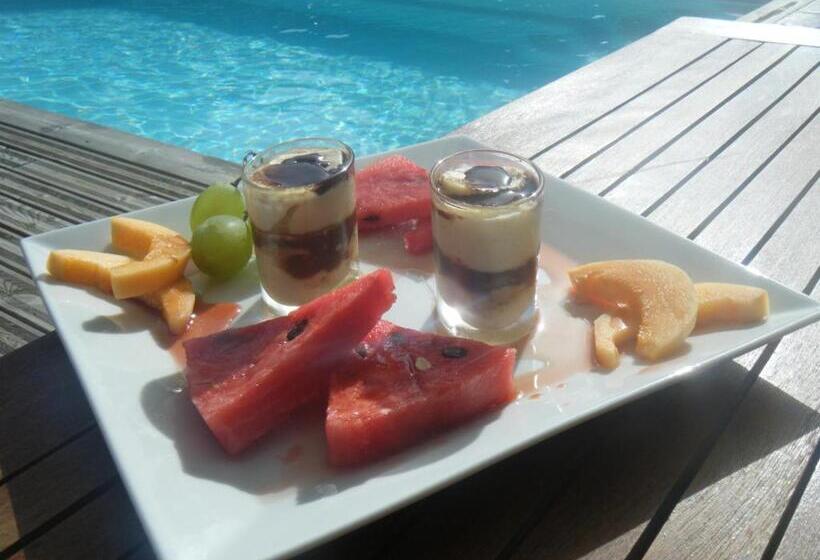 Отель Les Jardins De Mathieu